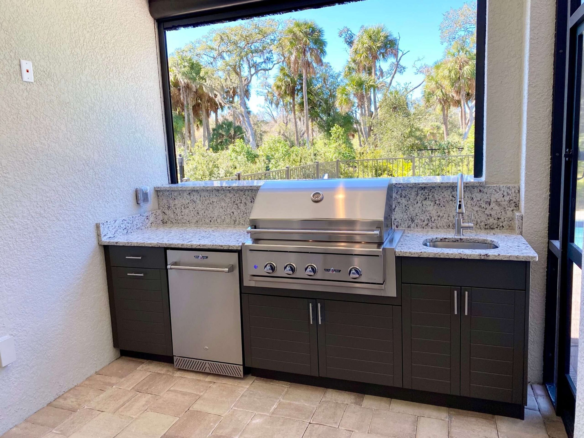 Outdoor kitchen in South Florida